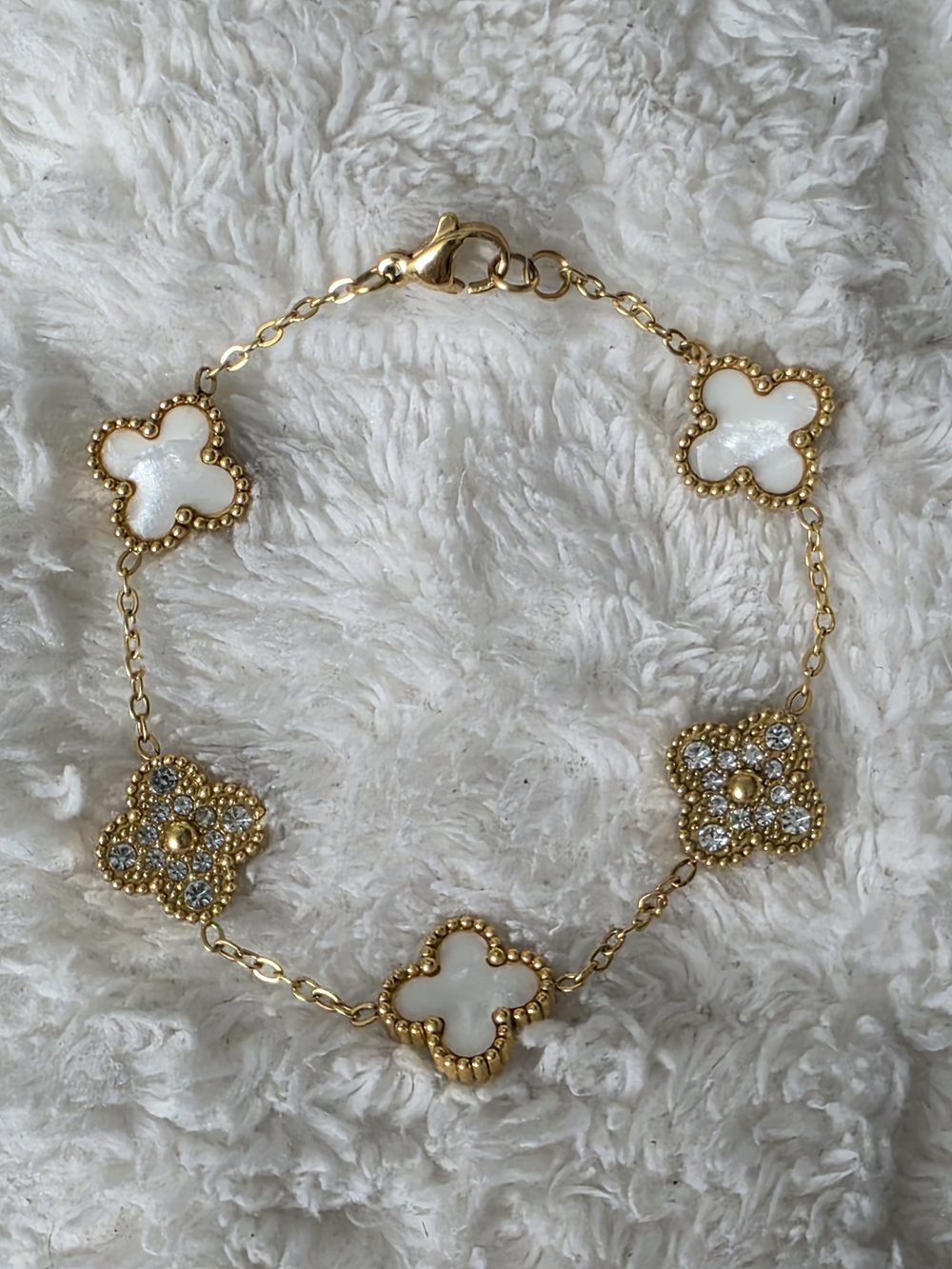 FOUR LEAF CLOVER GOLD TONE + WHITE BRACELET W/ CRYSTAL ACCENTS (6.5" WRIST) NWOT
